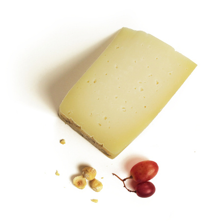 włoski ser z mleka krowiego Montasio DOP 